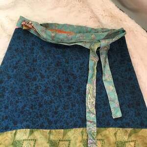 Blue Floral Sari Pattern Knee-length Skirt w/ Green Paisley Waist Tie Reversible